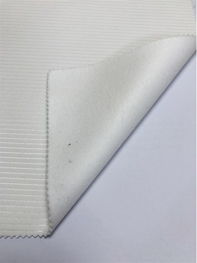 DG-PGSG  PS31608  50牛奶絲條仔布+高溫膜+四面彈搖粒絨 56''  385±10gsm 底布86%poly,14%elastane  面布88%poly,12%elastane  MOQ:1000y 45度照